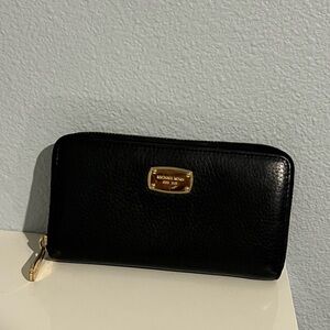 Michael Kors Wallet leather zip around